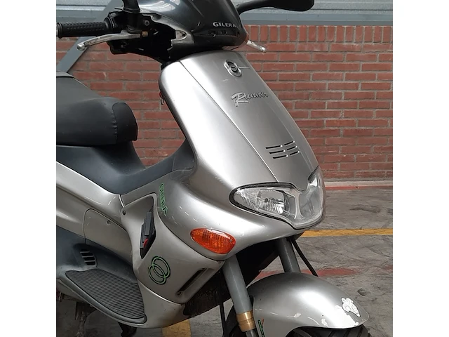 Motorscooter, gilera, runner - afbeelding 3 van  27