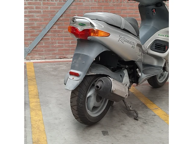 Motorscooter, gilera, runner - afbeelding 9 van  27