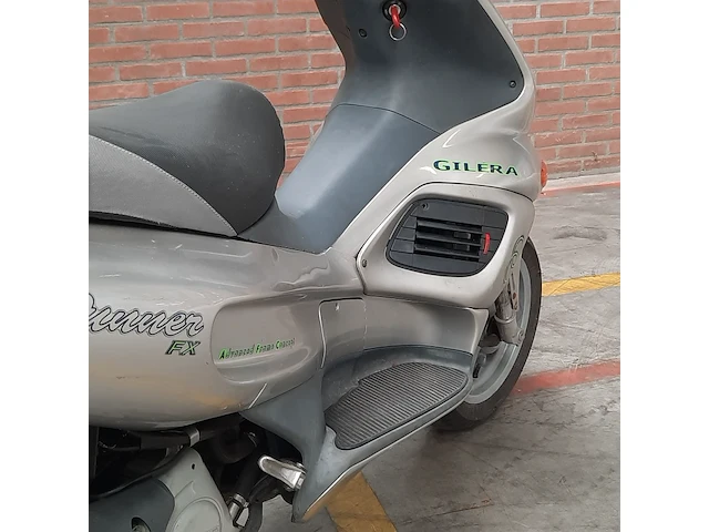Motorscooter, gilera, runner - afbeelding 10 van  27