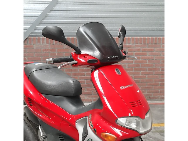 Motorscooter, gilera, runner - afbeelding 2 van  27