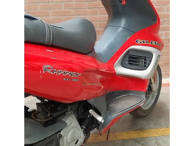 Motorscooter, gilera, runner - afbeelding 9 van  27