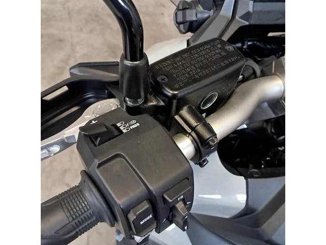Motorscooter, honda, adv 750, 2022 - afbeelding 10 van  88