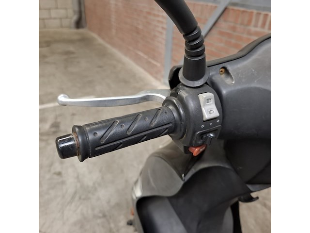 Motorscooter, kymco, agility 125 - afbeelding 15 van  29