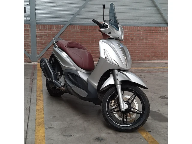 Motorscooter, piaggio, 350 beverly sport, 2012 - afbeelding 2 van  32