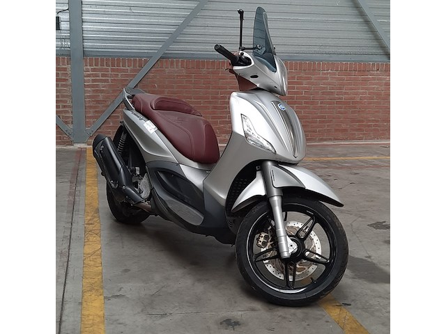 Motorscooter, piaggio, 350 beverly sport, 2012 - afbeelding 2 van  32