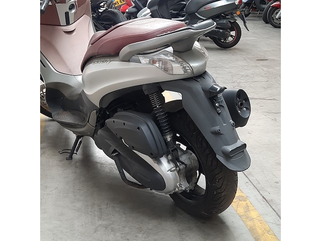 Motorscooter, piaggio, 350 beverly sport, 2012 - afbeelding 11 van  32
