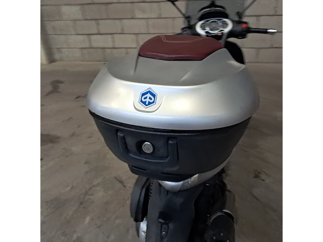 Motorscooter, piaggio, beverly - afbeelding 18 van  72