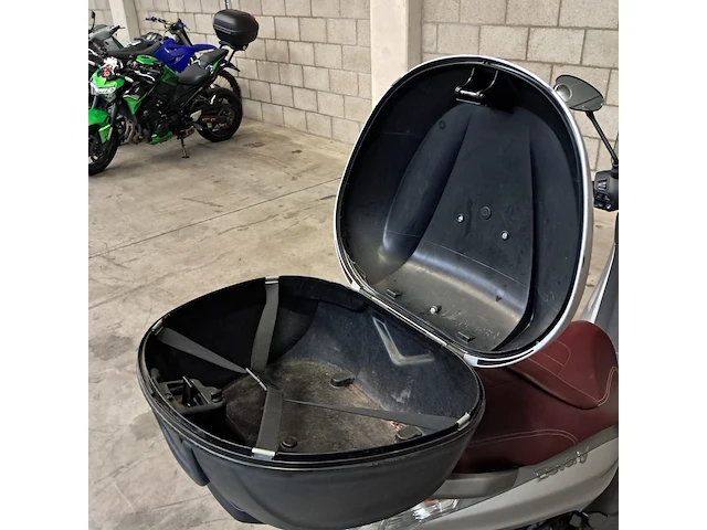 Motorscooter, piaggio, beverly - afbeelding 20 van  72