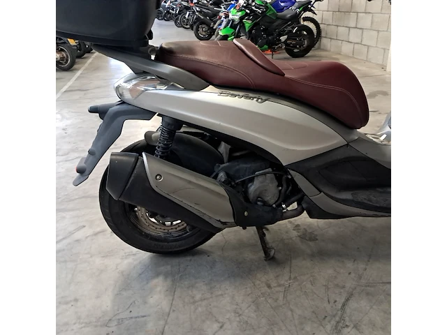 Motorscooter, piaggio, beverly - afbeelding 21 van  72