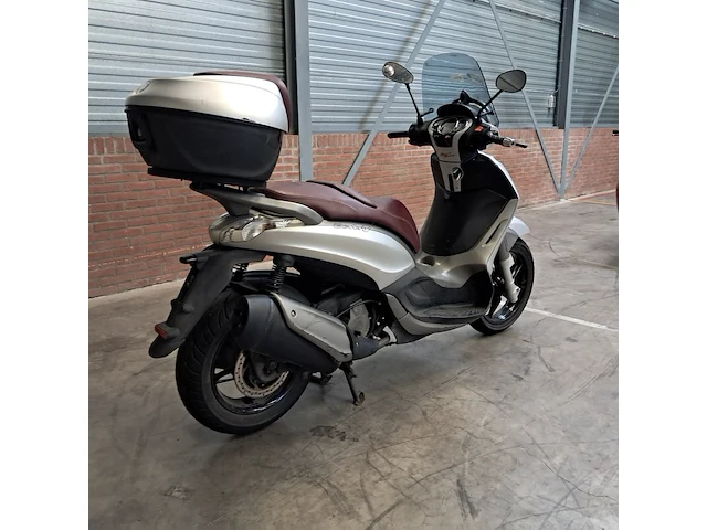 Motorscooter, piaggio, beverly - afbeelding 23 van  72