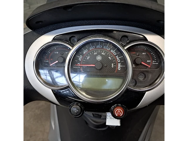 Motorscooter, piaggio, beverly - afbeelding 40 van  72