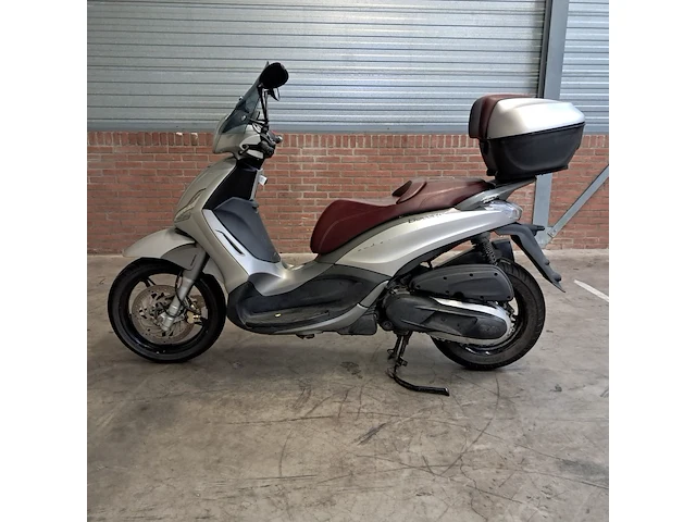 Motorscooter, piaggio, beverly - afbeelding 34 van  72