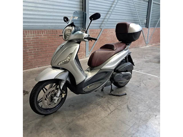 Motorscooter, piaggio, beverly - afbeelding 45 van  72