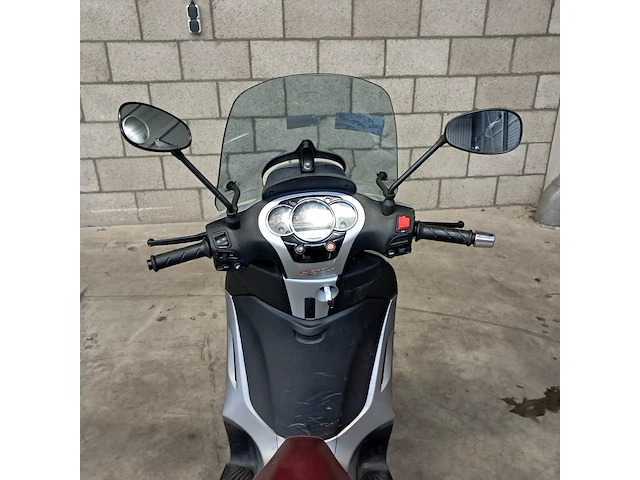 Motorscooter, piaggio, beverly - afbeelding 71 van  72