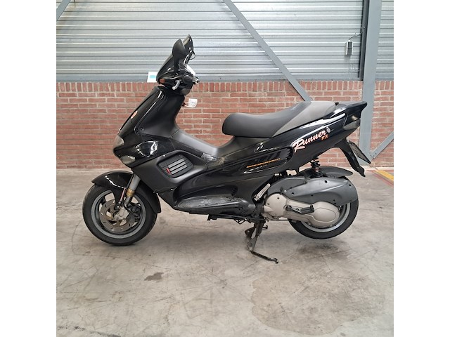 Motorscooter, piaggio, runner 125 fx - afbeelding 32 van  37