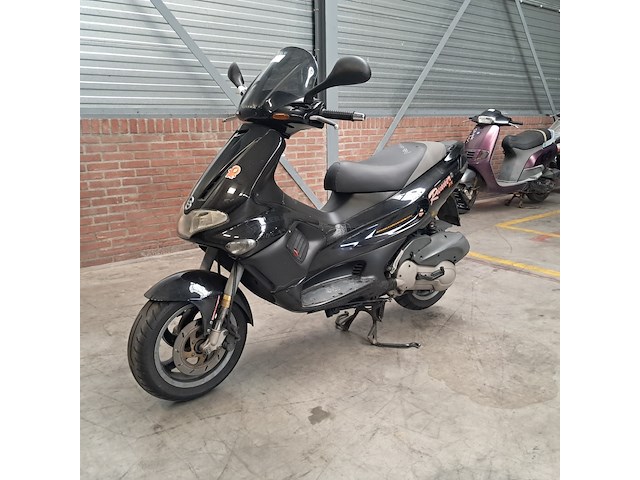 Motorscooter, piaggio, runner 125 fx - afbeelding 33 van  37