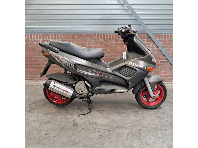 Motorscooter, piaggio, runner fx125 - afbeelding 1 van  35