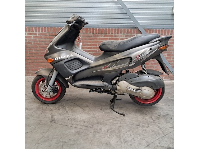Motorscooter, piaggio, runner fx125 - afbeelding 30 van  35