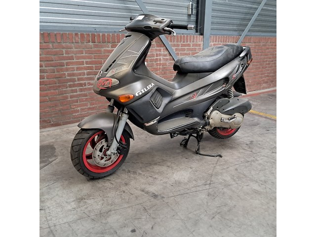 Motorscooter, piaggio, runner fx125 - afbeelding 31 van  35
