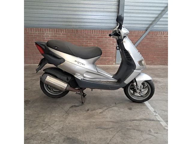 Motorscooter, piaggio, skipper - afbeelding 21 van  54