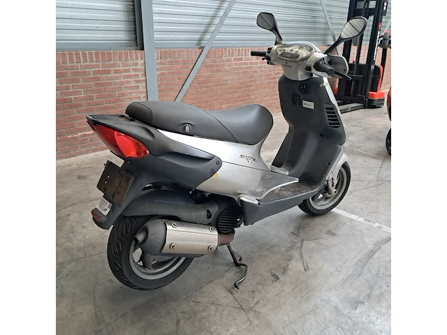Motorscooter, piaggio, skipper - afbeelding 23 van  54