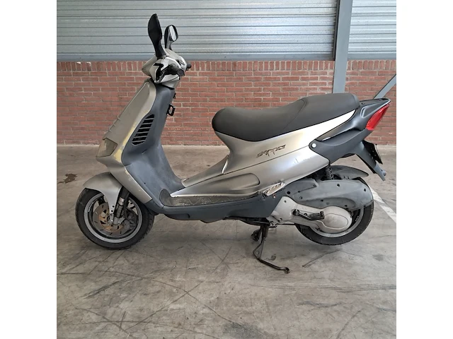 Motorscooter, piaggio, skipper - afbeelding 34 van  54