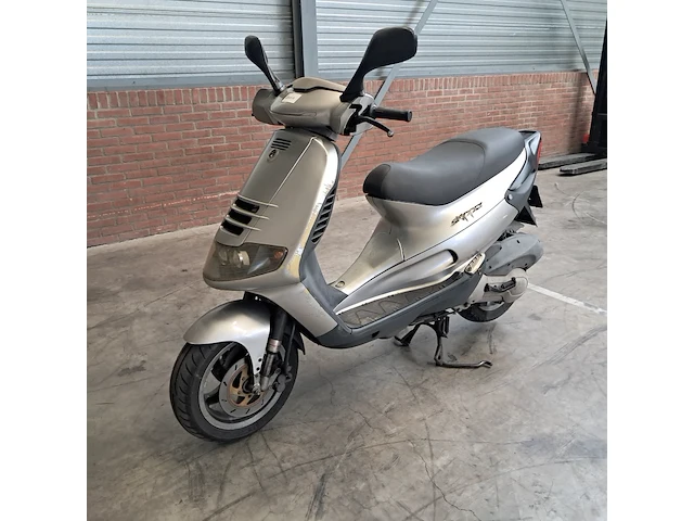 Motorscooter, piaggio, skipper - afbeelding 45 van  54
