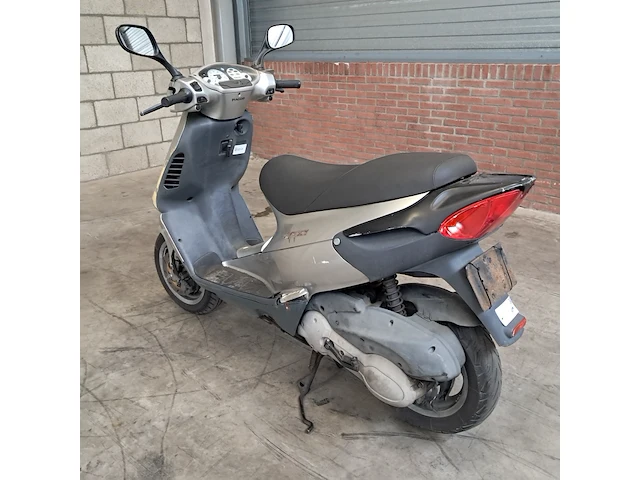 Motorscooter, piaggio, skipper - afbeelding 51 van  54
