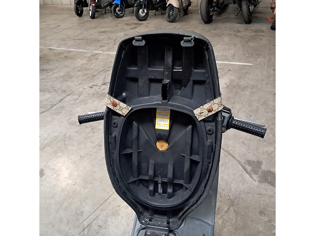 Motorscooter, piaggio, skipper - afbeelding 24 van  34