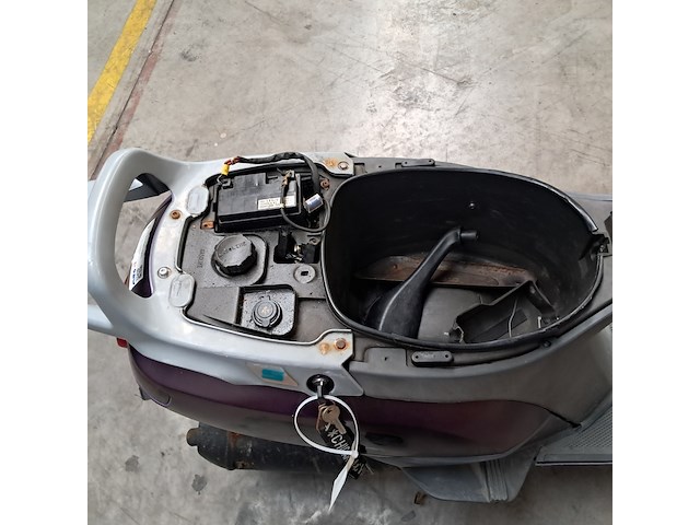 Motorscooter, piaggio, skipper - afbeelding 25 van  34