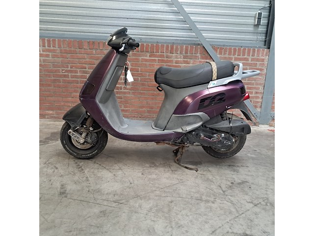Motorscooter, piaggio, skipper - afbeelding 29 van  34