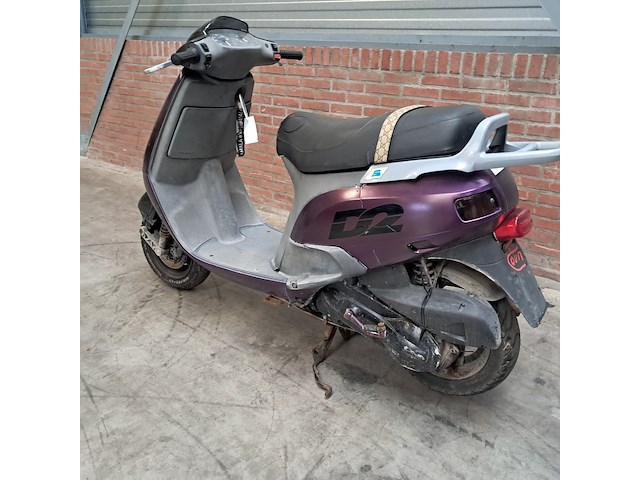 Motorscooter, piaggio, skipper - afbeelding 31 van  34