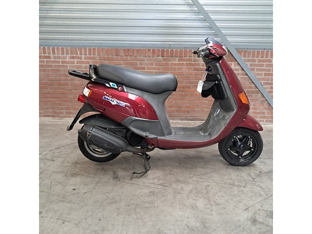 Motorscooter, piaggio, skr 125 - afbeelding 1 van  34