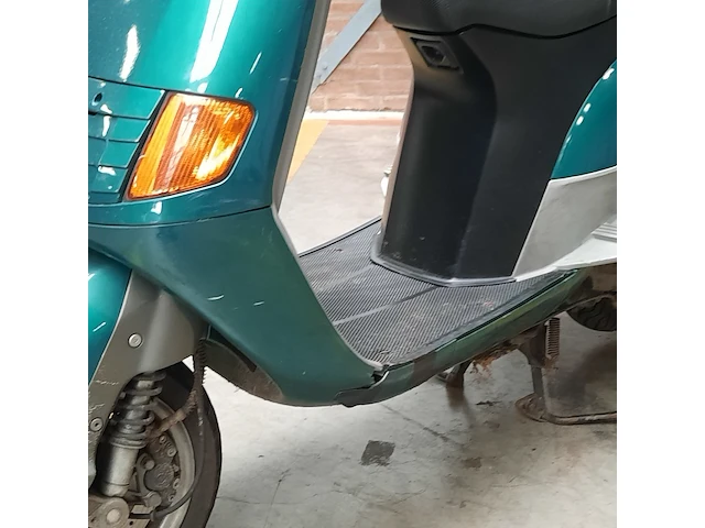 Motorscooter, piaggio, skr125, 1994 - afbeelding 17 van  22