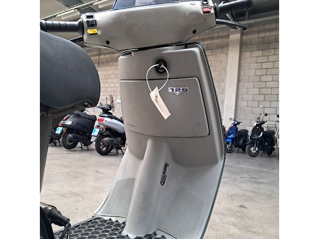 Motorscooter, piaggio, skr125, 2015 - afbeelding 6 van  34