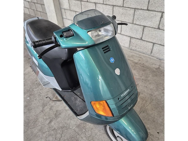 Motorscooter piaggio, skr125, bouwjaar 1994 - afbeelding 4 van  23