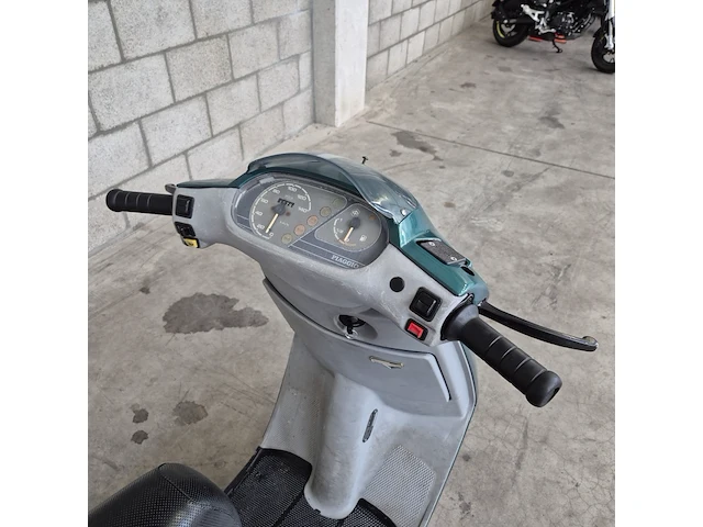 Motorscooter piaggio, skr125, bouwjaar 1994 - afbeelding 5 van  23