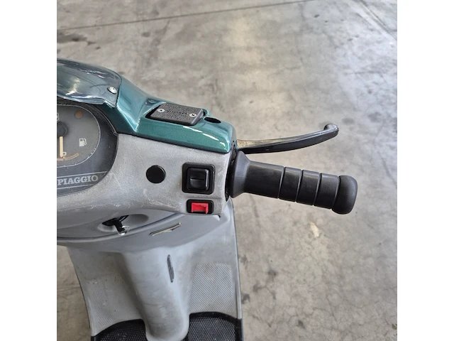 Motorscooter piaggio, skr125, bouwjaar 1994 - afbeelding 8 van  23