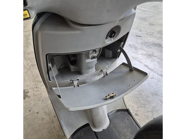 Motorscooter piaggio, skr125, bouwjaar 1994 - afbeelding 10 van  23