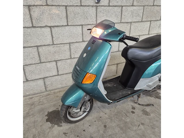 Motorscooter piaggio, skr125, bouwjaar 1994 - afbeelding 13 van  23