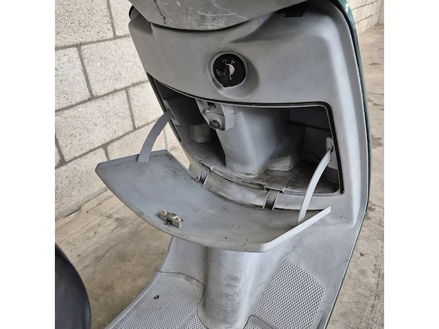 Motorscooter piaggio, skr125, bouwjaar 1995 - afbeelding 4 van  24