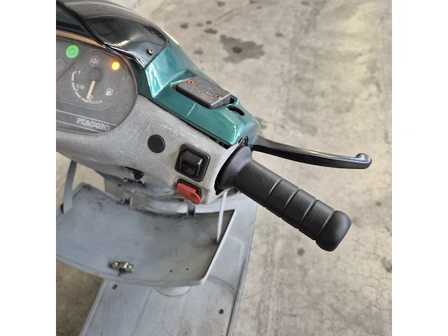 Motorscooter piaggio, skr125, bouwjaar 1995 - afbeelding 10 van  24