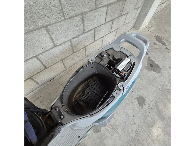 Motorscooter piaggio, skr125, bouwjaar 1995 - afbeelding 16 van  24