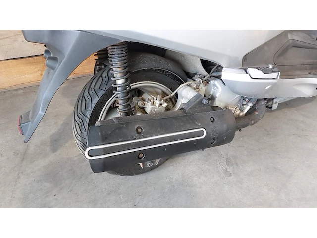 Motorscooter, sym, gts250, grijs / chroom, 2007 - afbeelding 9 van  27