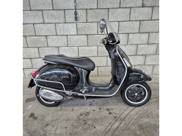 Motorscooter vespa piaggio, gts 300 i.e., bouwjaar 2013 - afbeelding 1 van  23