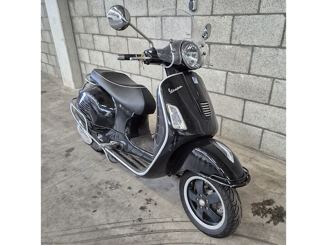 Motorscooter vespa piaggio, gts 300 i.e., bouwjaar 2013 - afbeelding 17 van  23