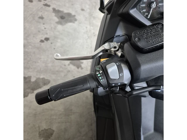Motorscooter yamaha, scooter 530 tmax abs, bouwjaar 2015 - afbeelding 8 van  30
