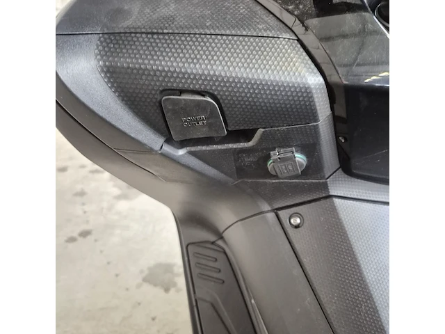 Motorscooter yamaha, scooter 530 tmax abs, bouwjaar 2015 - afbeelding 13 van  30