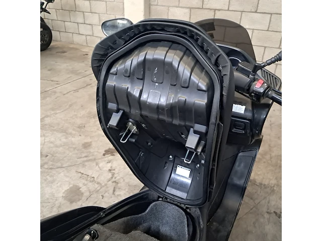 Motorscooter, yamaha, yp400 majesty, 2006 - afbeelding 14 van  31