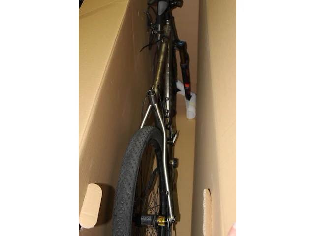 Mountainbike. nog af te bouwen. incompleet - afbeelding 2 van  5